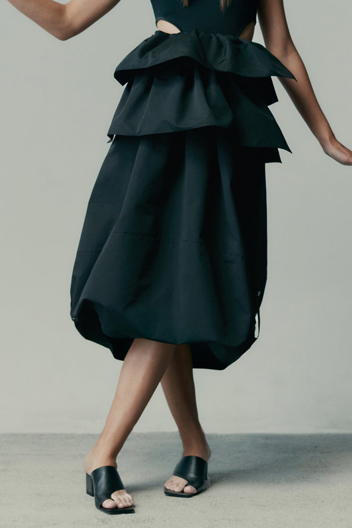 goen.j Ruffled detail midi skirt BLACK