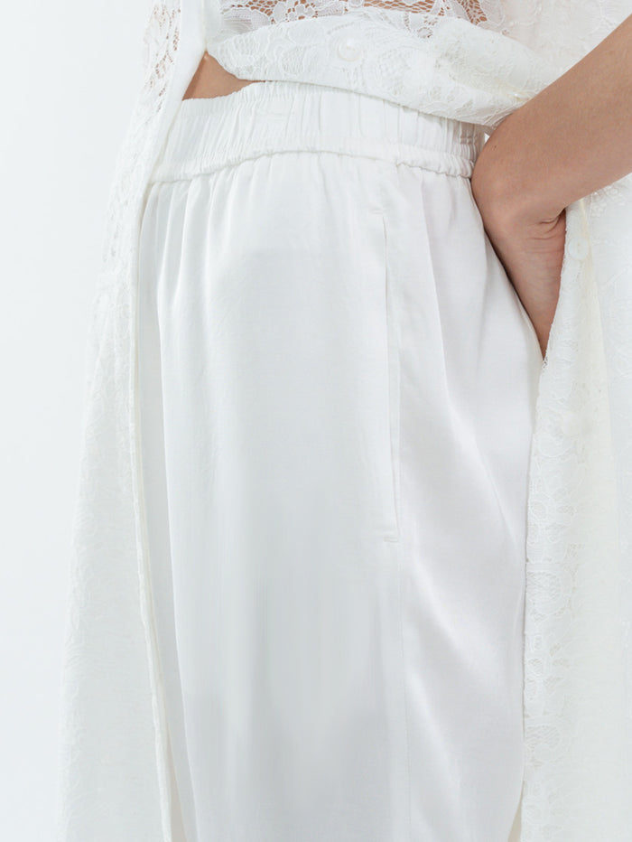 Goen.j Satin Straight Pants IVORY