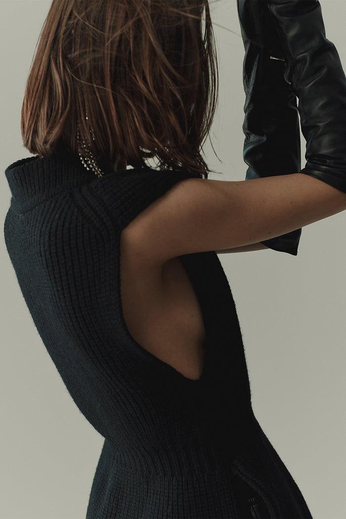 Goen.j Side-slit Ribbed Sweater Vest BLACK