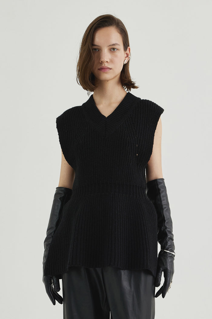Goen.j Side-slit Ribbed Sweater Vest BLACK