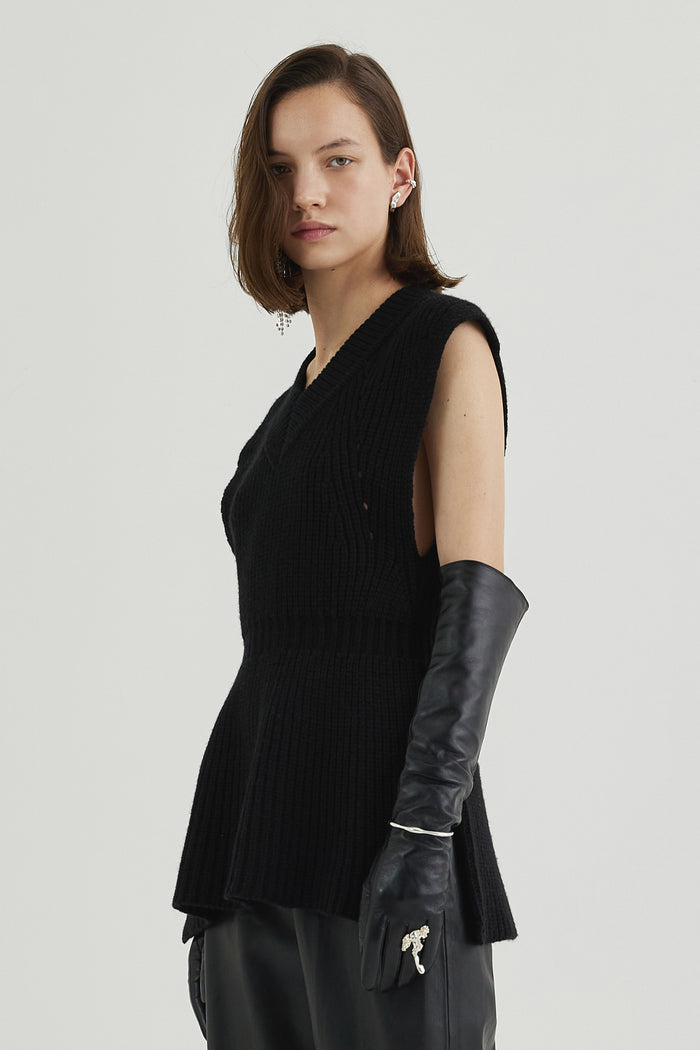 Goen.j Side-slit Ribbed Sweater Vest BLACK