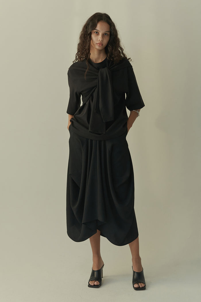 goen.j Structured draping crepe midi skirt BLACK