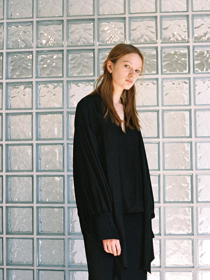 goen.j Tie-Detailed Gathered Blouse BLACK