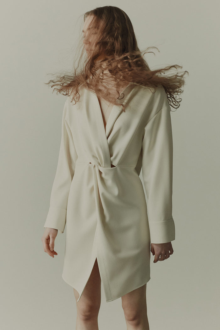 goen.j Twisted front waist shirt dress CREAM