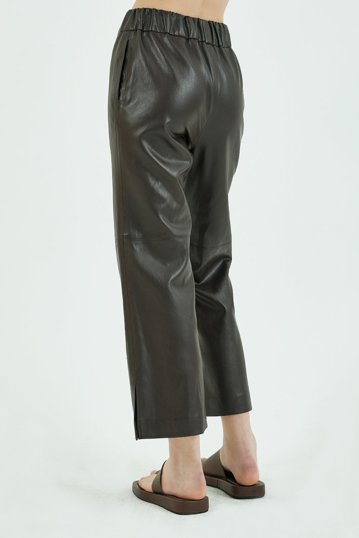Goen.j Vegan-leather Cropped Pants BROWN
