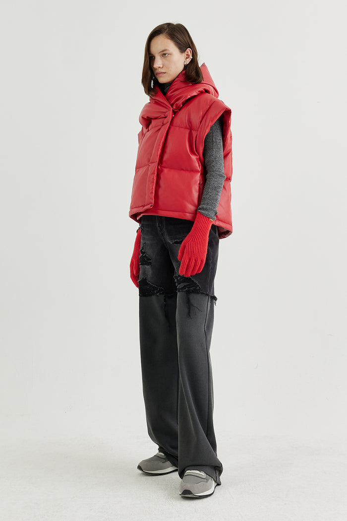 Goen.j Vegan Leather Quilted-down Hooded Gilet RED