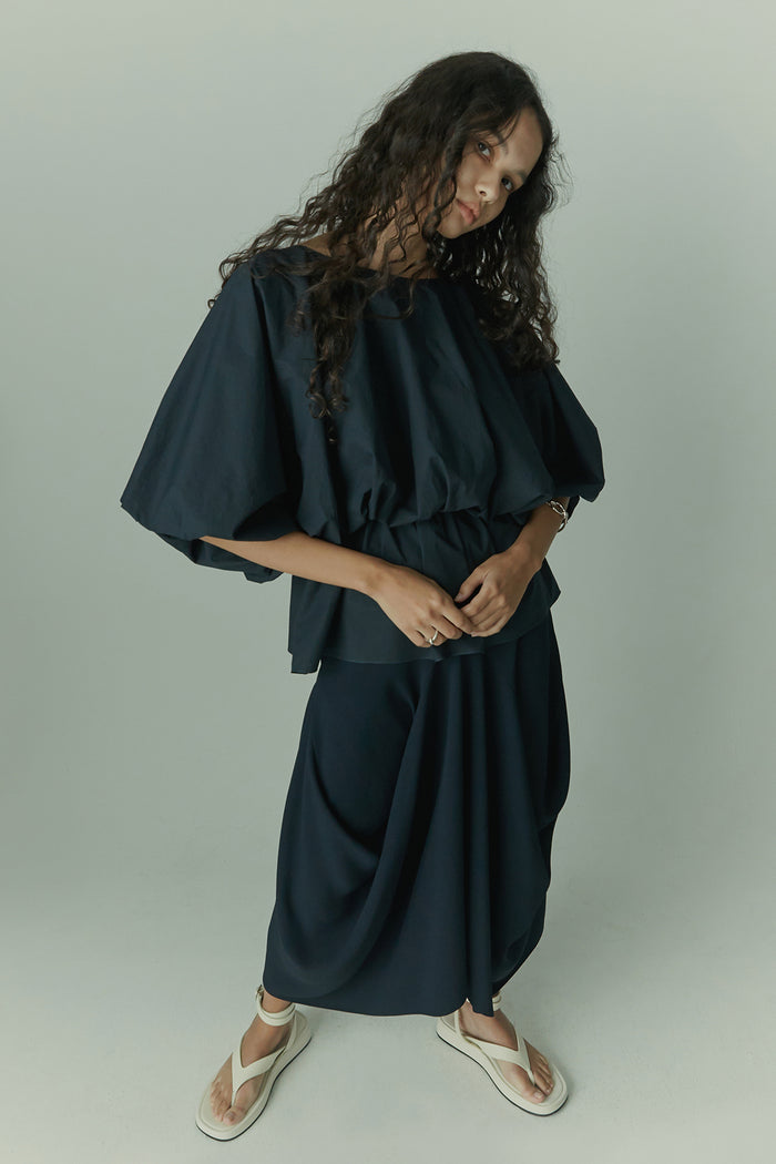 goen.j Voluminous shape cotton-poplin top NAVY