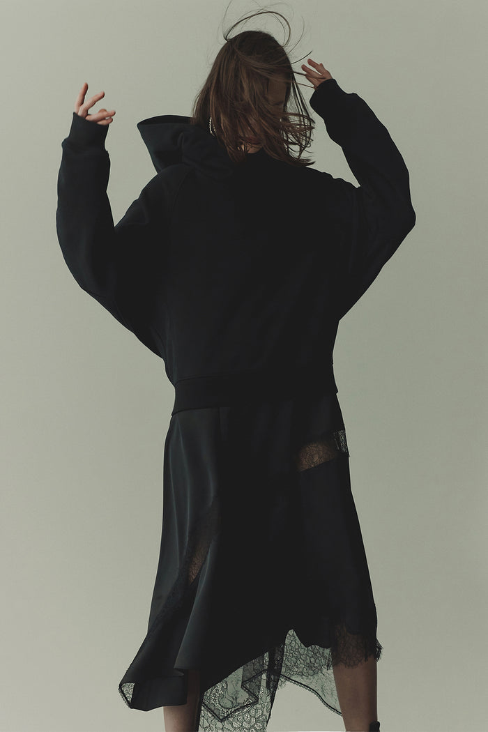 goen.j Hooded dress with an overlay of lace-trimmed charmeuse skirt BLACK