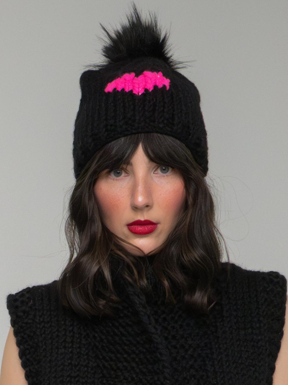 gogo HEART Toque with removable POM Snow/Fiery