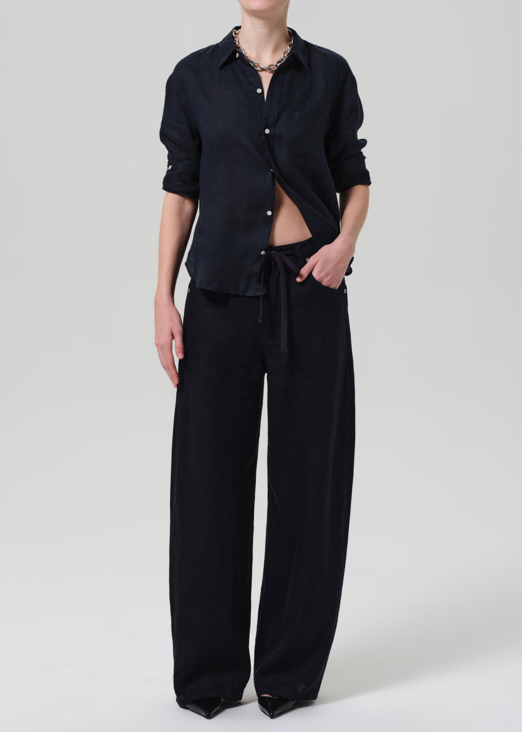 gold sign Brynn Drawstring Linen Trouser In True Navy