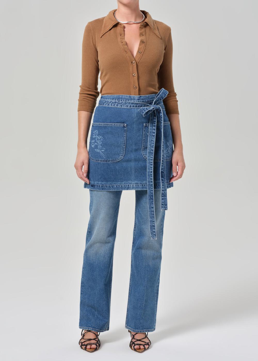 gold sign Apron In Beacon