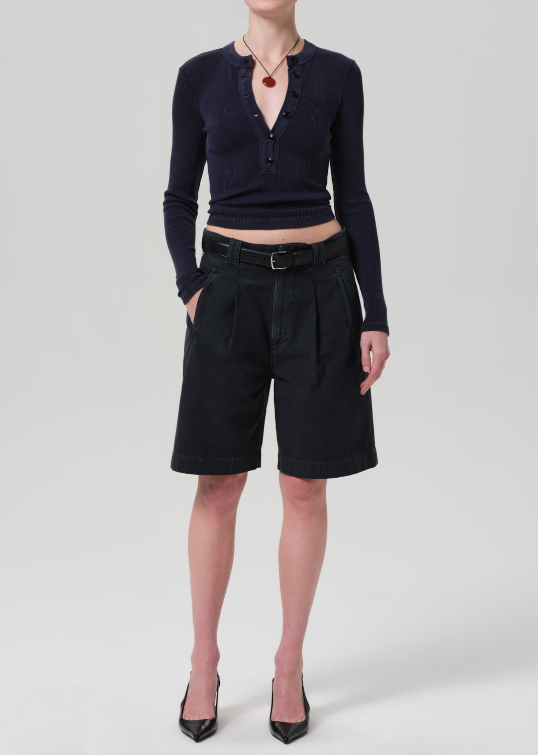 gold sign Cara Pleated Short In Washed Black