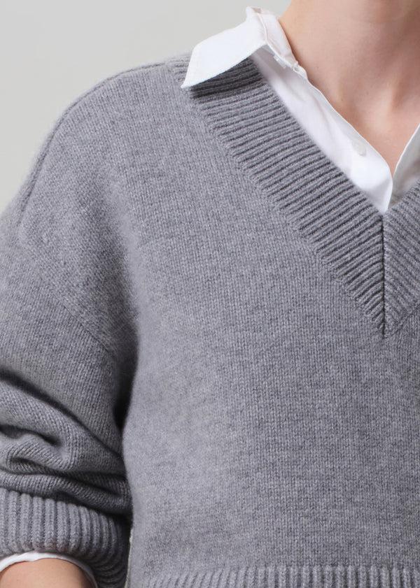 Gold Sign Gazette Puzzle V-Neck In Heather Grey