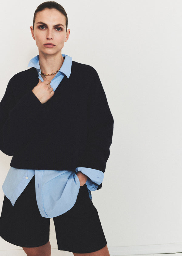 Gold Sign Gazette Puzzle V-Neck In Navy