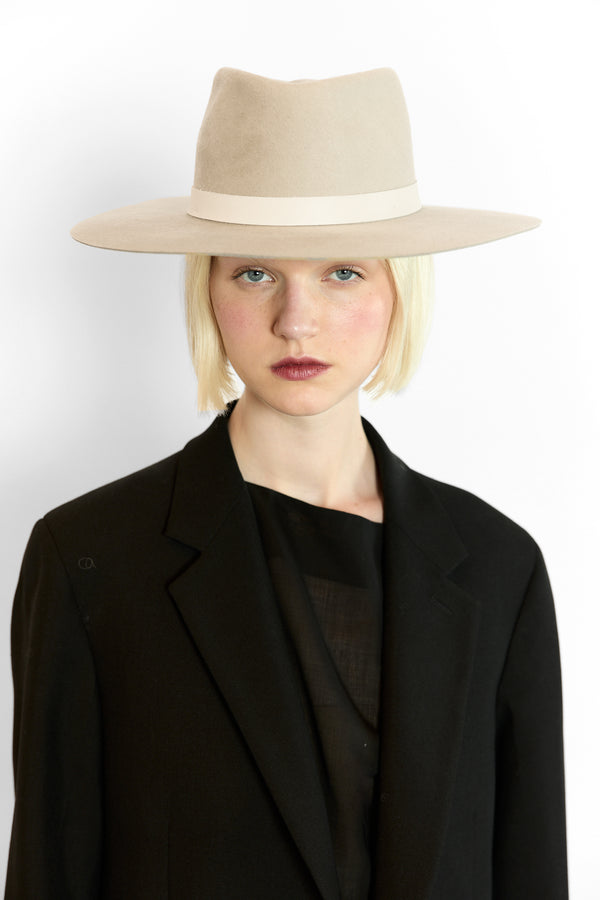 Gold Sign Janessa Leoné Cole Hat In Pebble