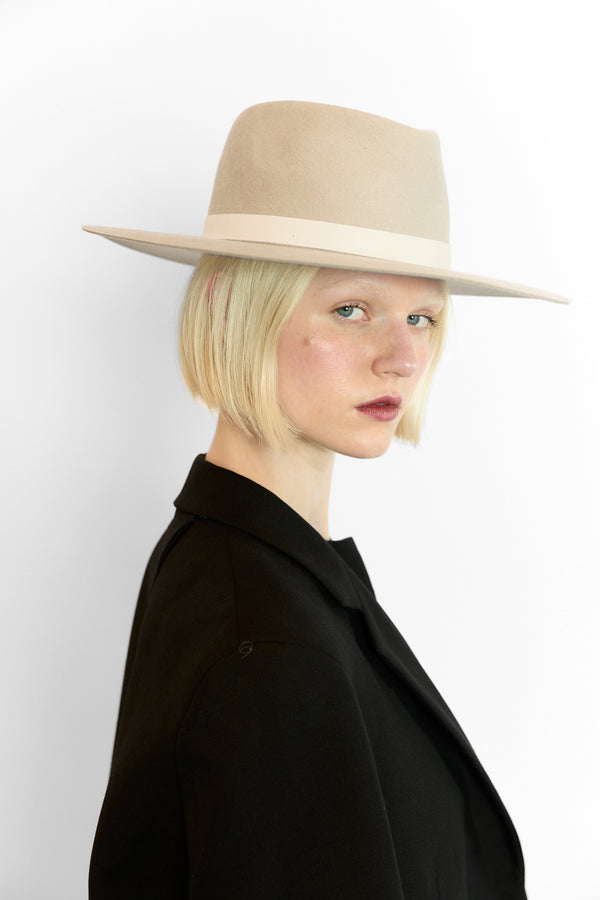 Gold Sign Janessa Leoné Cole Hat In Pebble