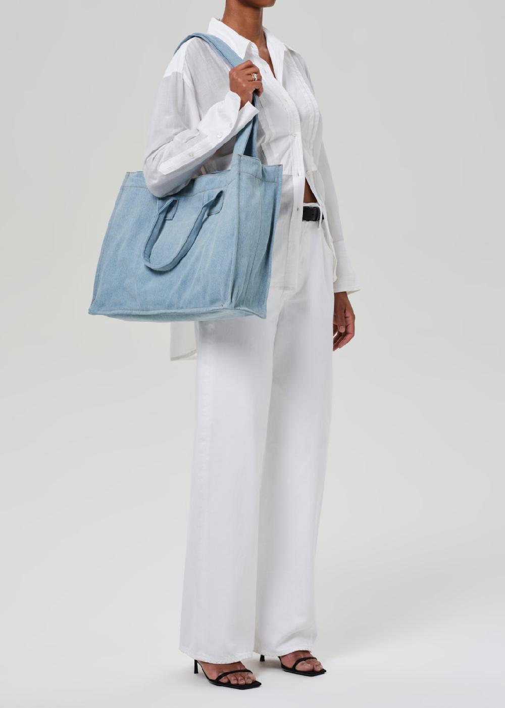 gold sign Tote Bag In Voyager