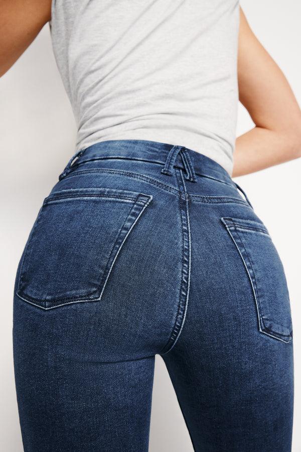 Good American ALWAYS FITS GOOD CLASSIC SLIM STRAIGHT JEANS