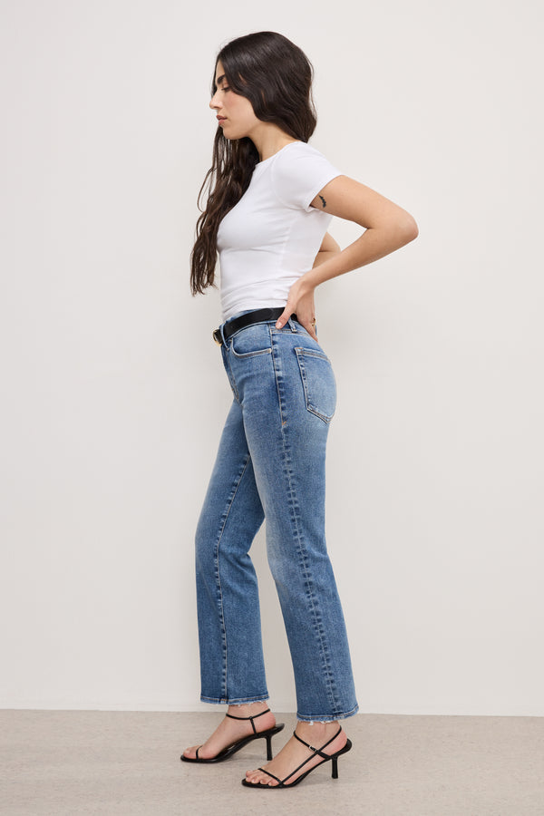 Good American ALWAYS FITS GOOD PETITE STRAIGHT JEANS