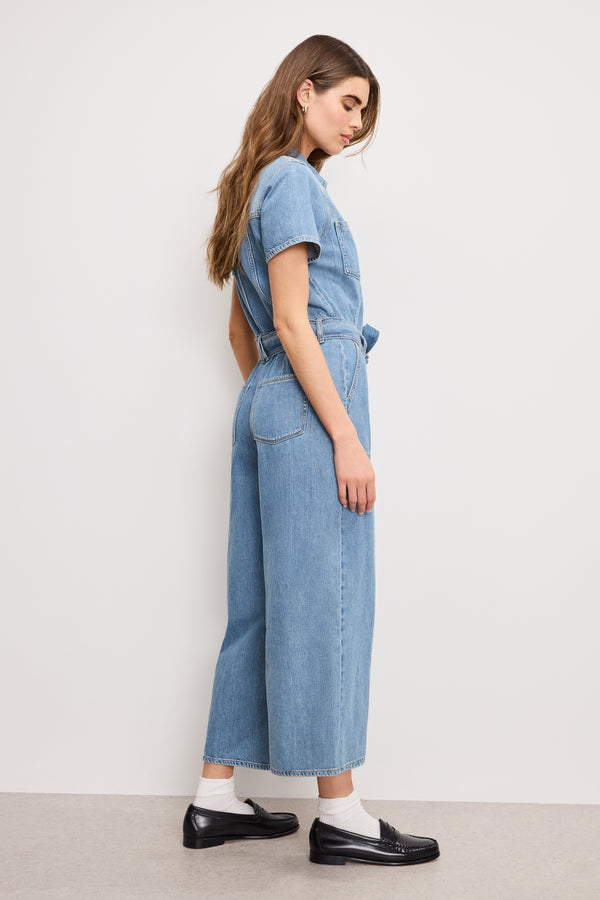 Good American FIT FOR SUCCESS LITE LINEN DENIM CROPPED JUMPSUIT