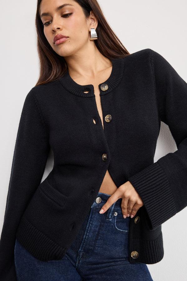 Good American BUTTON FRONT KNIT CARDIGAN