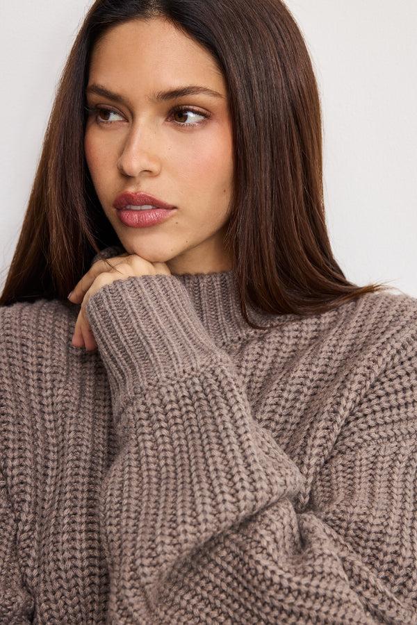 Good American CHUNKY KNIT MOCK NECK SWEATER