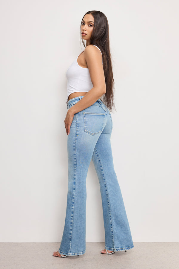 Good American DOLLY JOLEANS FLARE JEANS
