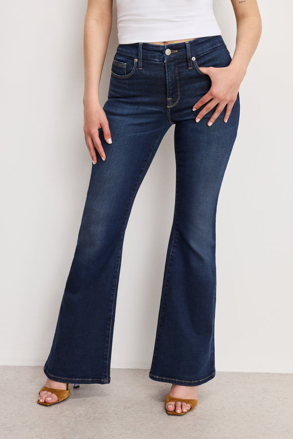 Good American DOLLY JOLEANS PETITE FLARE JEANS