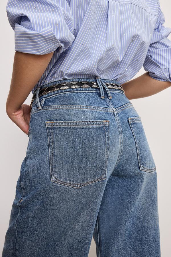 Good American GOOD EASE PETITE RELAXED JEANS