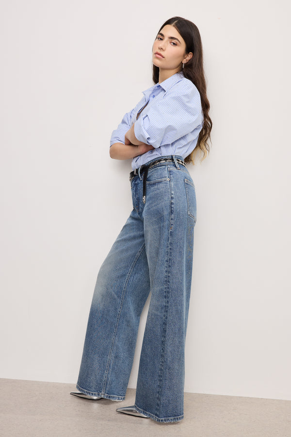 Good American GOOD EASE PETITE RELAXED JEANS