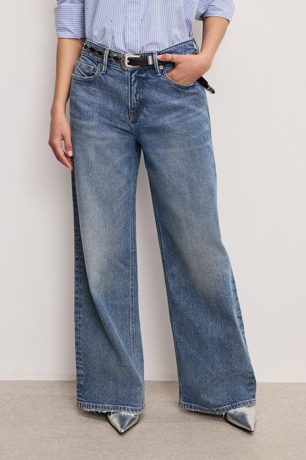 Good American GOOD EASE PETITE RELAXED JEANS
