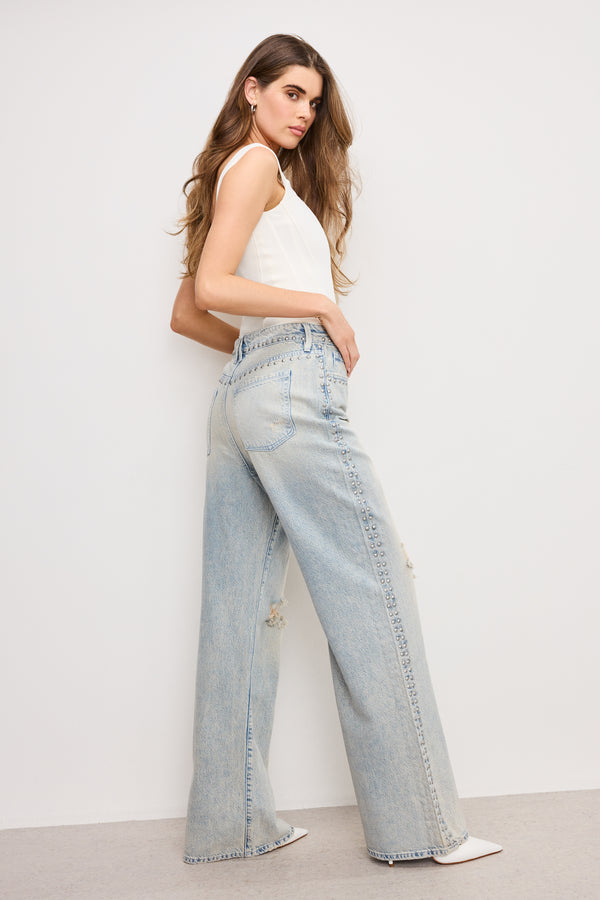 Good American GOOD EASE STUDDED JEANS