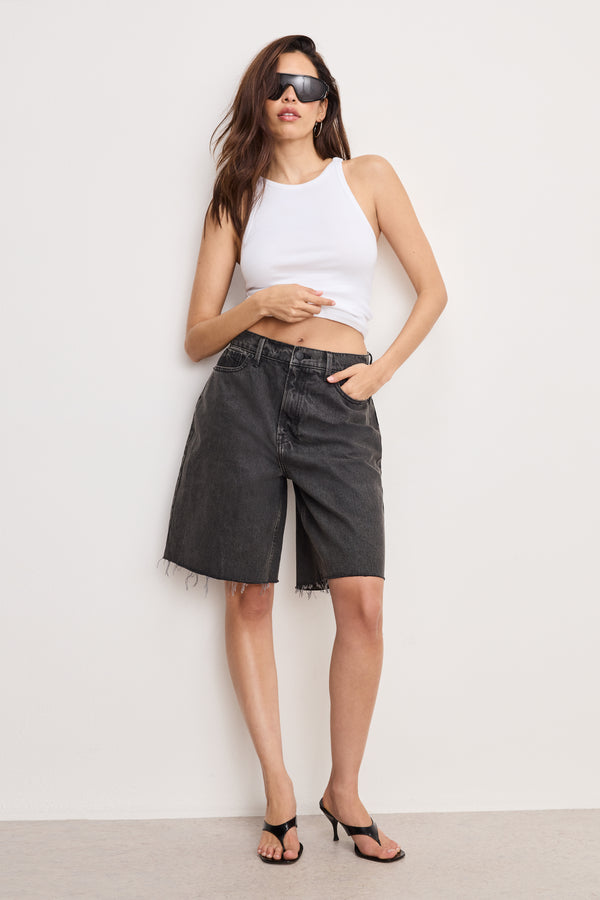 good american GOOD EXTREME BARREL SHORTS