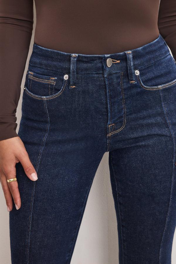 Good American GOOD PETITE FLARE JEANS