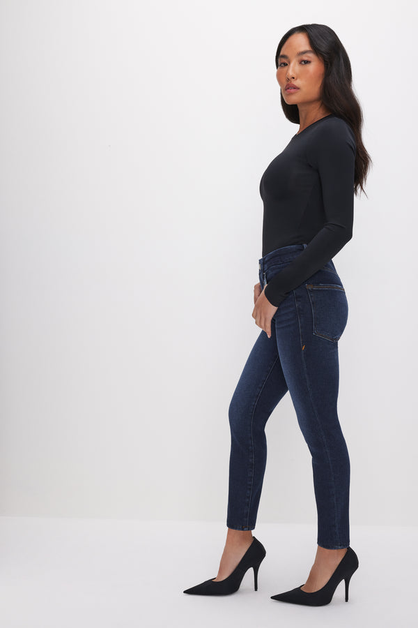 Good American GOOD PETITE SKINNY JEANS