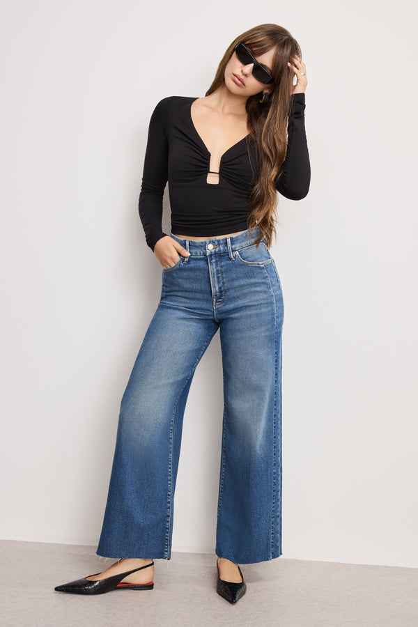 Good American GOOD SKATE CROPPED WIDE JEANS