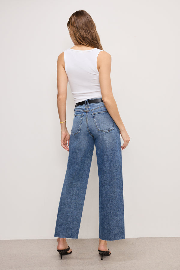 Good American GOOD SKATE WIDE CROPPED JEANS