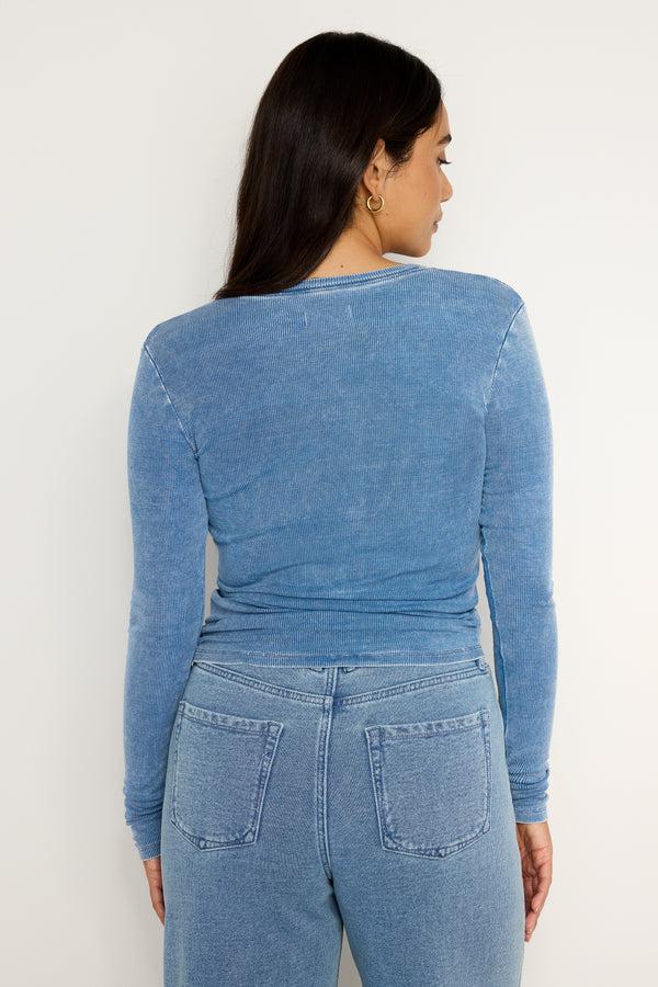 Good American JEANIUS FITTED HENLEY