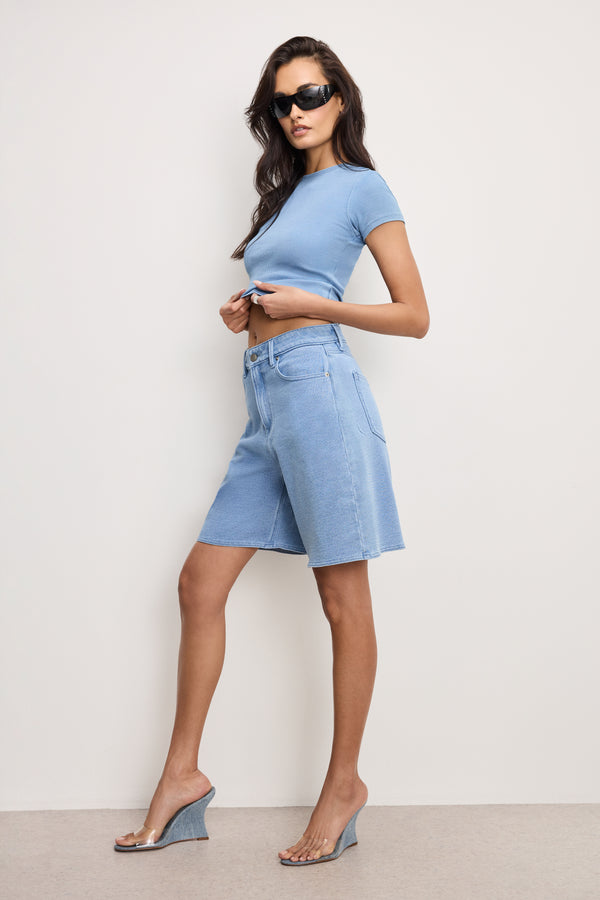 Good American JEANIUS GOOD EASE BERMUDA SHORTS