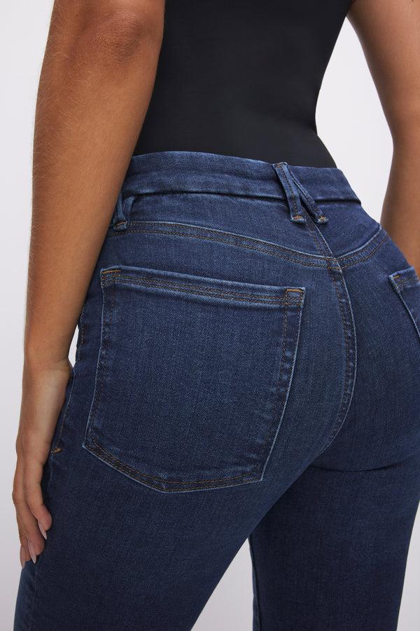 Good American POWER STRETCH PULL-ON FLARE JEANS