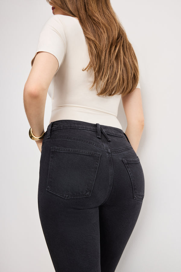 Good American SOFT TECH GOOD KICK FLARE JEANS