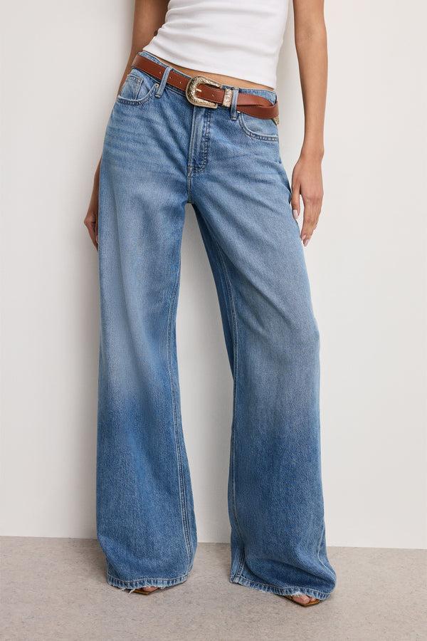 good american WEIGHTLESS GOOD EASE JEANS