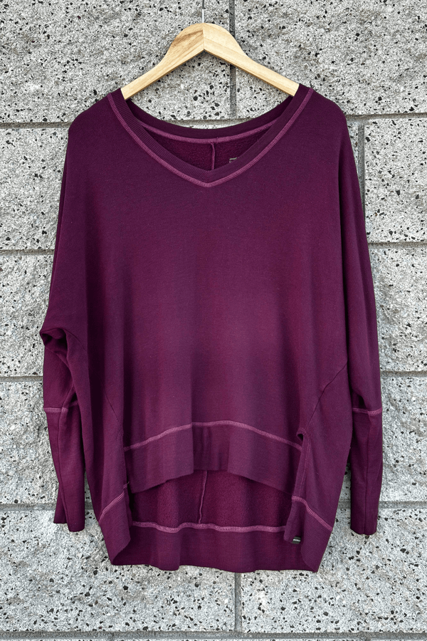 good hyouman The Carrie - Relaxed V-Neck Sweater - Merlot