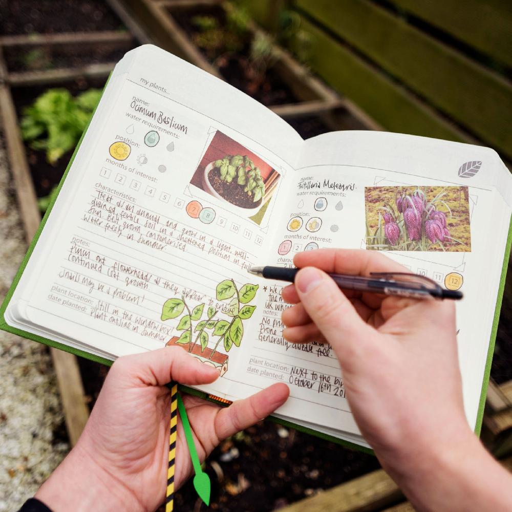 Good Thing Suck UK My Gardening Handbook - Green