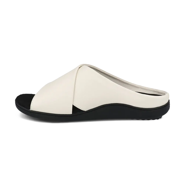 Gravity Defyer Women's White Veltal