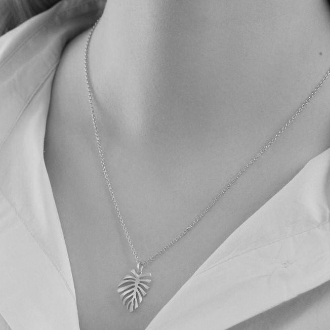 greige Fern Leaf Necklace - Silver - Pernille Corydon