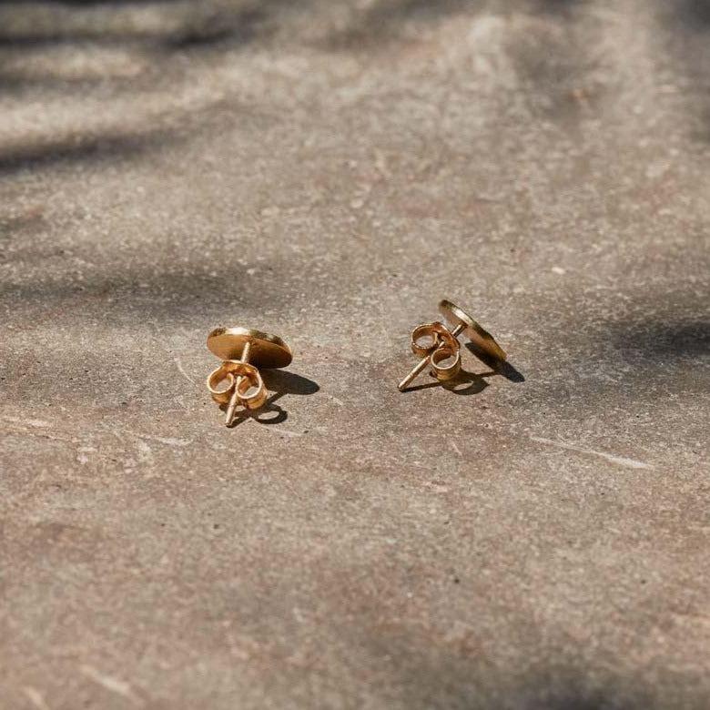 Greige Gold Plated Hammered Disc Stud Earrings