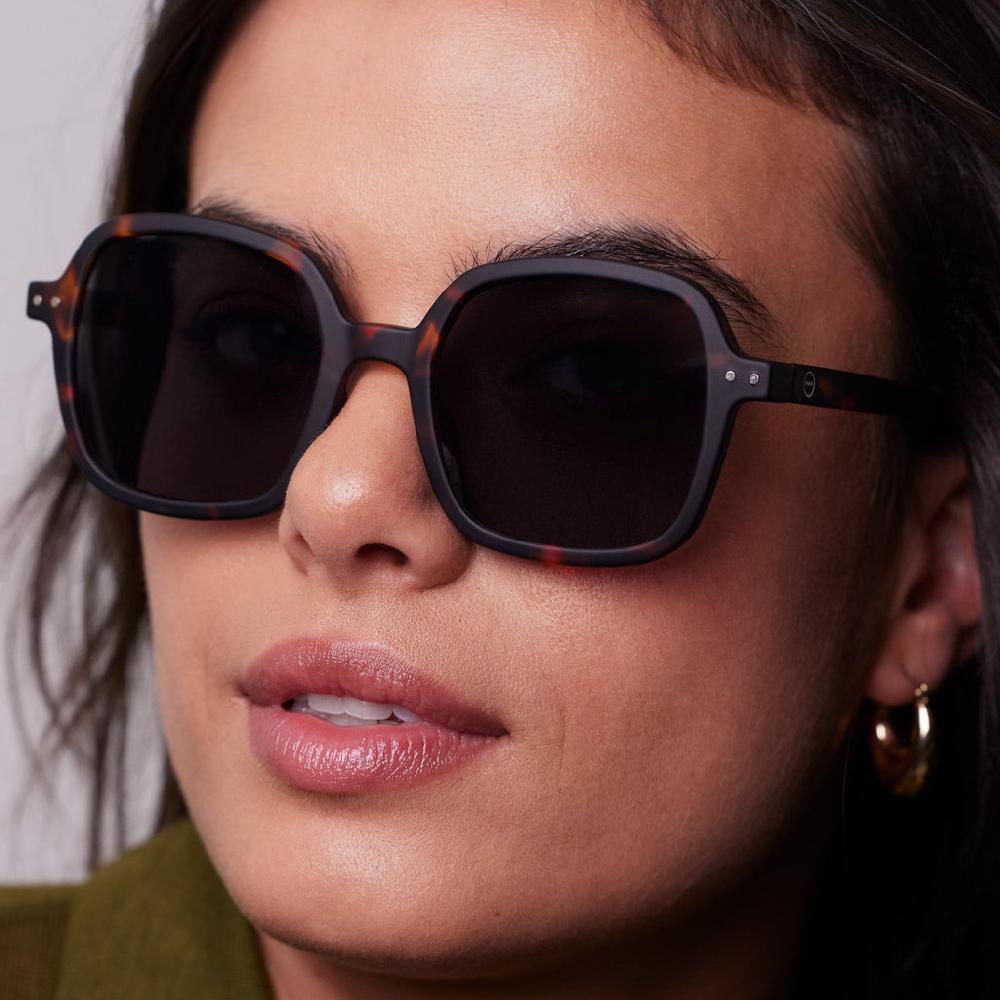 greige Izipizi Sunglasses - Style Office - Tortoise