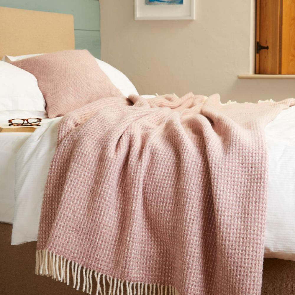 greige Large Waffle Pure New Wool Throw - Dusky Pink
