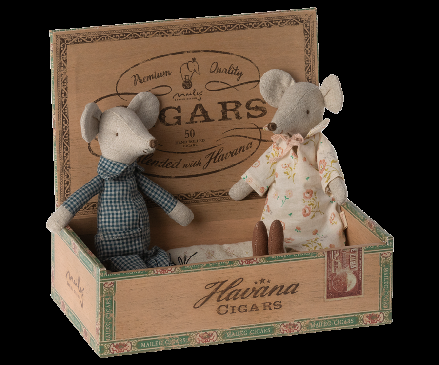 Greige Maileg Grandma And Grandpa Mice In Cigarbox